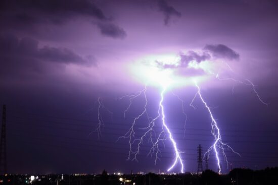 雷の被害を受けやすい家電と受けにくい家電があるってホント？