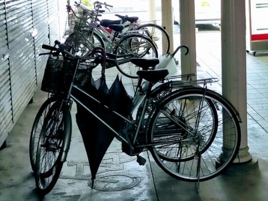 傘や自転車は危険？雷でも外出しなければならない時の安全策を教えて！